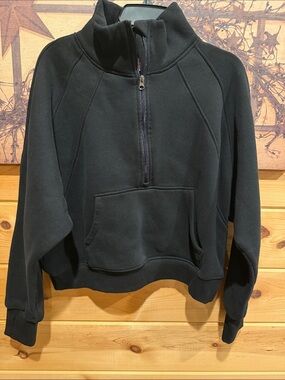 Discount Divas Black Pullover - X-Large Short